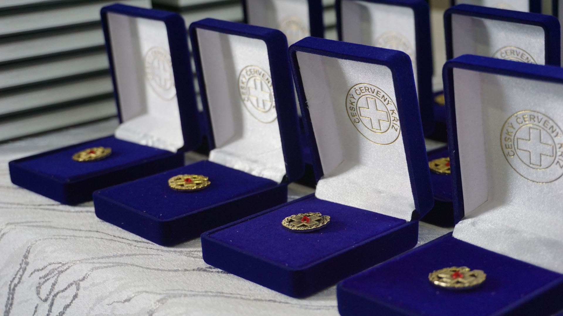 Zlatý kříž za darování krve: Ocenění bezpříspěvkových dárců krve v Hasičské zbrojnici